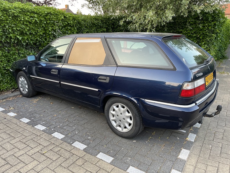 met kartonnen achterraam.jpg